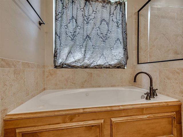 1956 Ella Court, Edmond, OK 73034