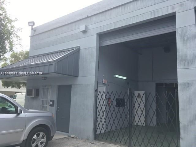 8181 NW 91st Ter, Medley, FL 33166