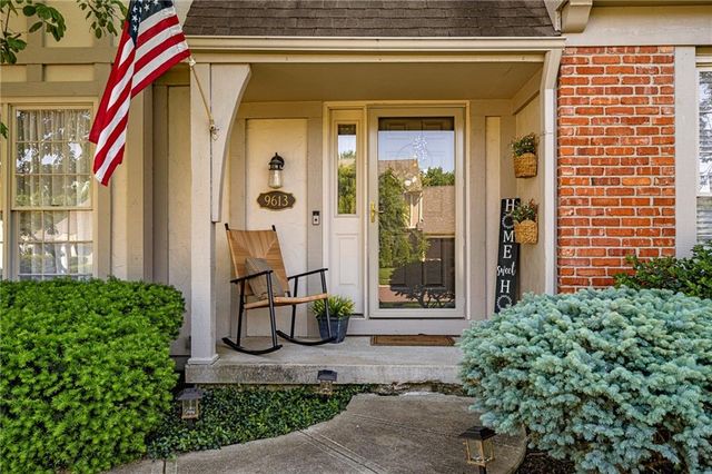 9613 W 123rd Street, Overland Park, KS 66213