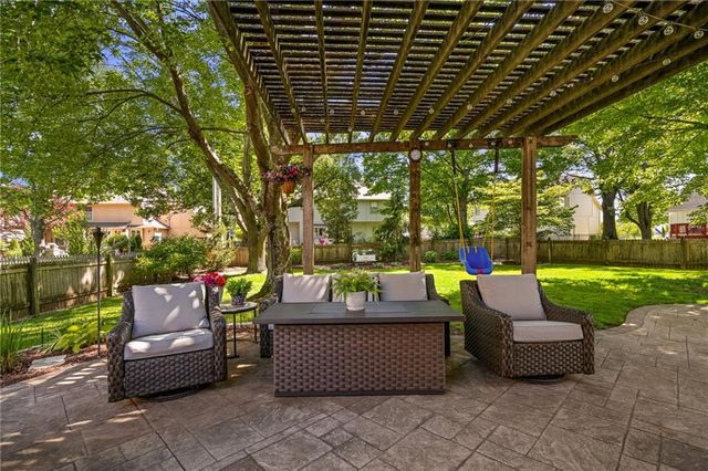 9613 W 123rd Street, Overland Park, KS 66213