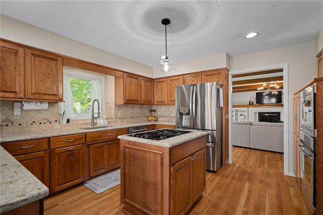 9613 W 123rd Street, Overland Park, KS 66213