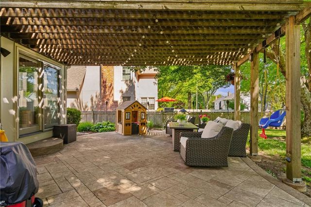 9613 W 123rd Street, Overland Park, KS 66213
