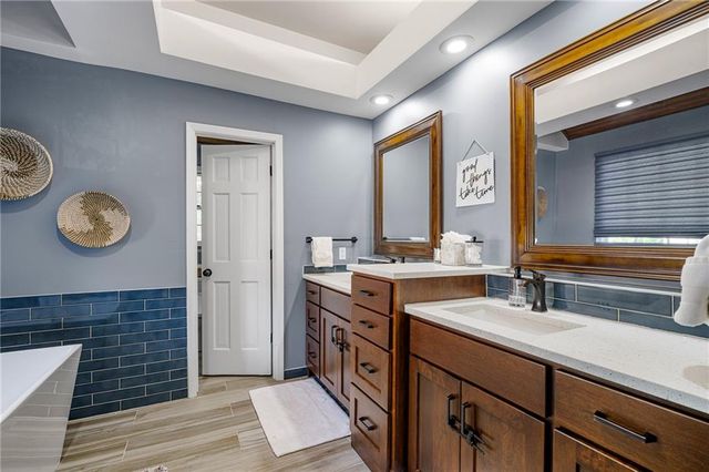 9613 W 123rd Street, Overland Park, KS 66213