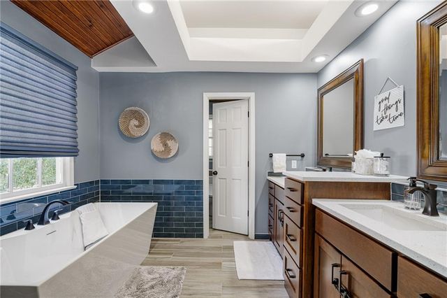 9613 W 123rd Street, Overland Park, KS 66213