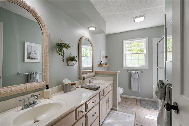 9613 W 123rd Street, Overland Park, KS 66213