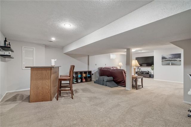 9613 W 123rd Street, Overland Park, KS 66213