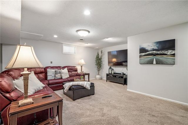9613 W 123rd Street, Overland Park, KS 66213