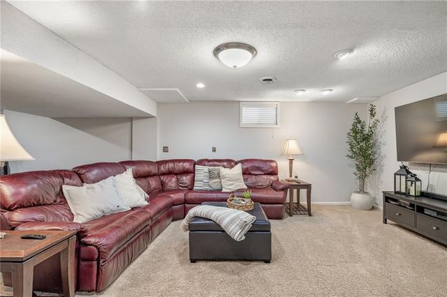 9613 W 123rd Street, Overland Park, KS 66213