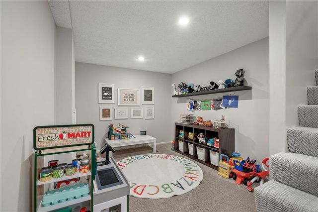 9613 W 123rd Street, Overland Park, KS 66213