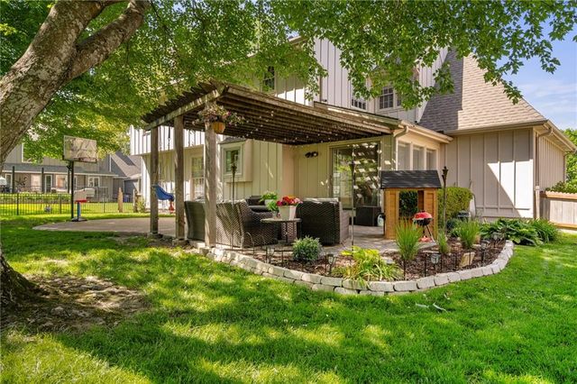9613 W 123rd Street, Overland Park, KS 66213
