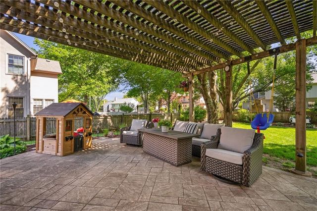 9613 W 123rd Street, Overland Park, KS 66213