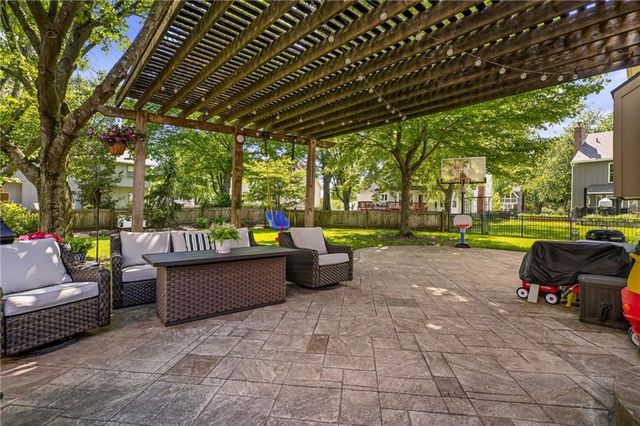 9613 W 123rd Street, Overland Park, KS 66213