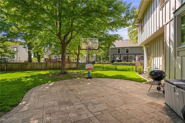 9613 W 123rd Street, Overland Park, KS 66213