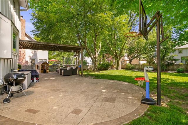 9613 W 123rd Street, Overland Park, KS 66213