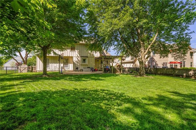 9613 W 123rd Street, Overland Park, KS 66213
