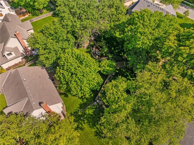9613 W 123rd Street, Overland Park, KS 66213