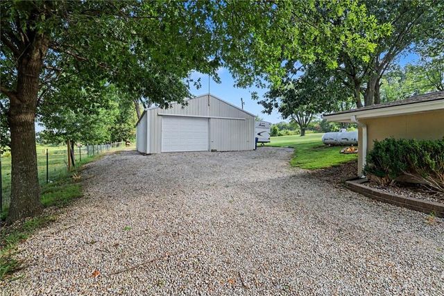 13744 Archer Road, Bonner Springs, KS 66012