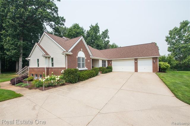 28625 Coyote Court, New Hudson, MI 48165