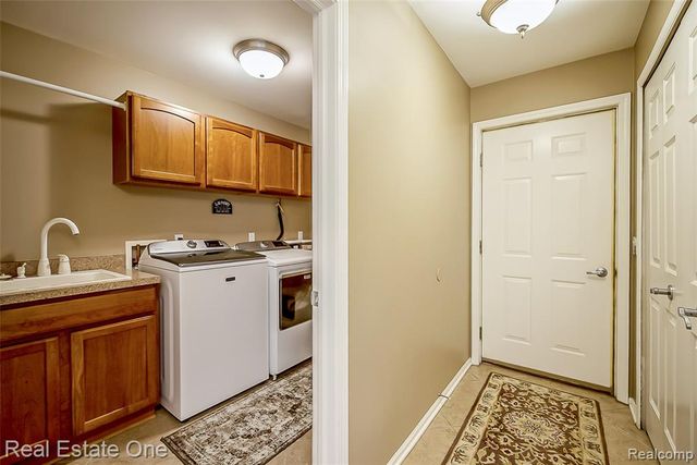 28625 Coyote Court, New Hudson, MI 48165