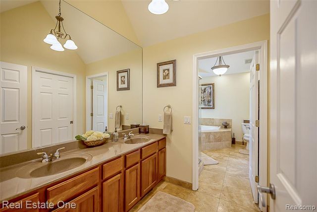 28625 Coyote Court, New Hudson, MI 48165