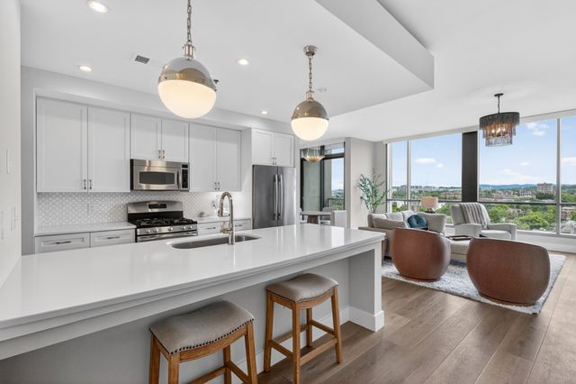 900 20th Ave S Apt 1410, Nashville, TN 37212