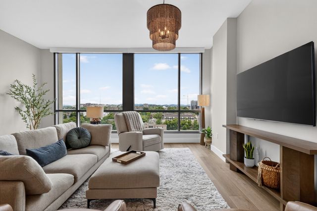 900 20th Ave S Apt 1410, Nashville, TN 37212
