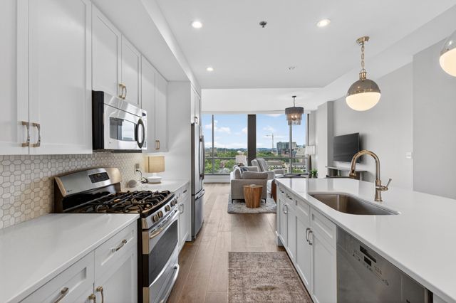 900 20th Ave S Apt 1410, Nashville, TN 37212