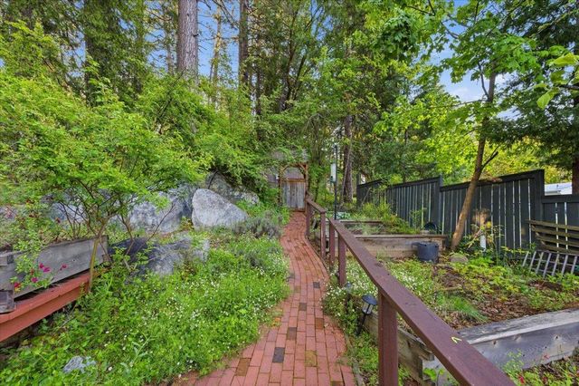 11005 Berggren Ln, Nevada City, CA 95959