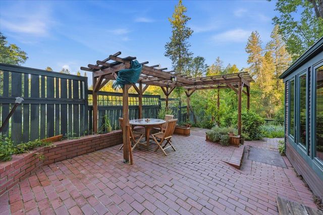 11005 Berggren Ln, Nevada City, CA 95959