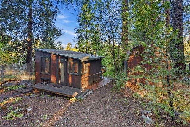 11005 Berggren Ln, Nevada City, CA 95959