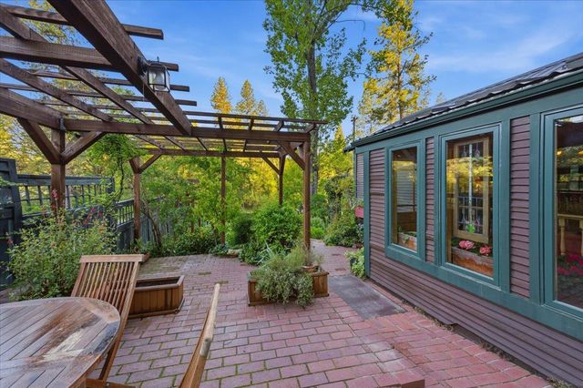 11005 Berggren Ln, Nevada City, CA 95959