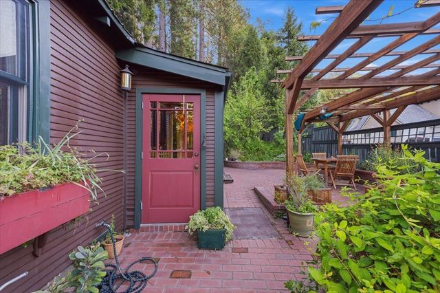11005 Berggren Ln, Nevada City, CA 95959