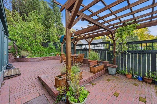 11005 Berggren Ln, Nevada City, CA 95959
