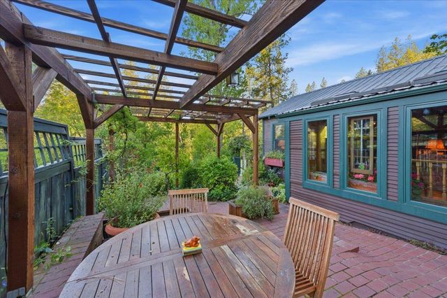 11005 Berggren Ln, Nevada City, CA 95959