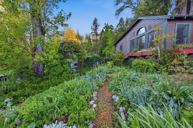 11005 Berggren Ln, Nevada City, CA 95959