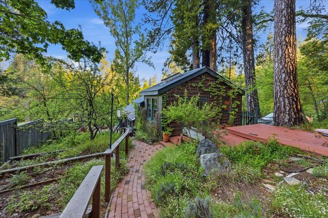 11005 Berggren Ln, Nevada City, CA 95959