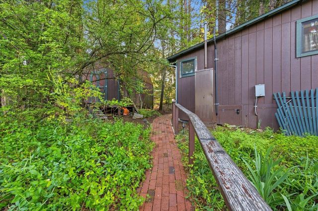 11005 Berggren Ln, Nevada City, CA 95959