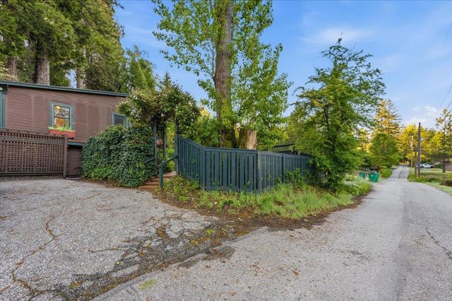 11005 Berggren Ln, Nevada City, CA 95959