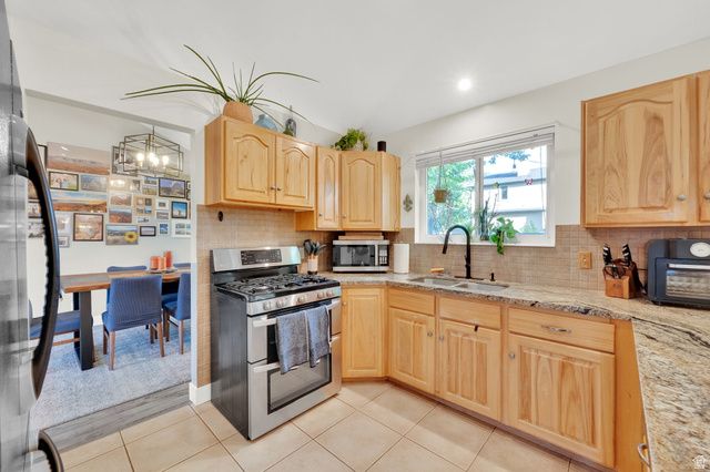 2098 E 10140 S, Sandy, UT 84092