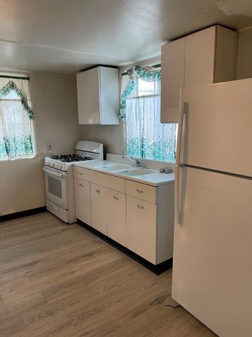 12 Nieves Road SE, Albuquerque, NM 87123