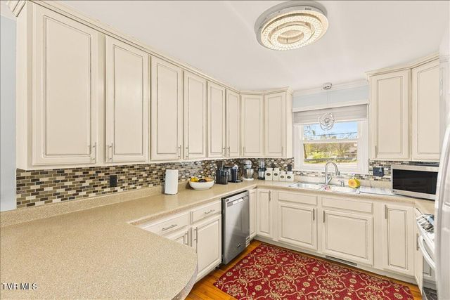 1605 Southwest Avenue, Johnson City, TN 37604