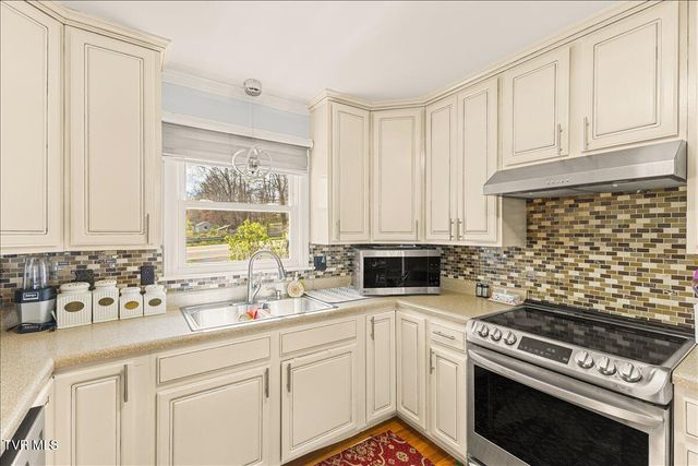 1605 Southwest Avenue, Johnson City, TN 37604