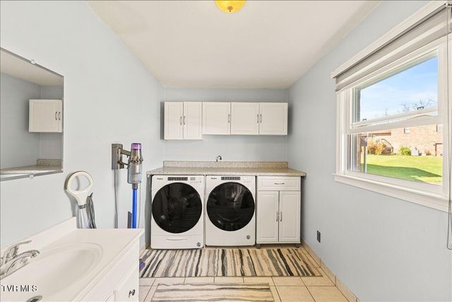 1605 Southwest Avenue, Johnson City, TN 37604