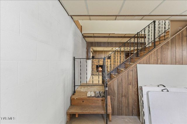 1605 Southwest Avenue, Johnson City, TN 37604