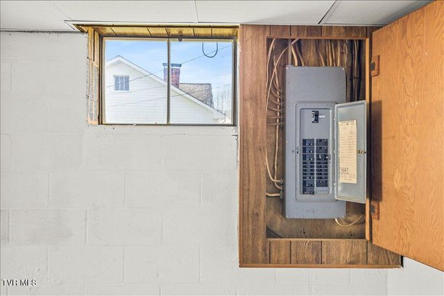 1605 Southwest Avenue, Johnson City, TN 37604