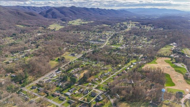 1605 Southwest Avenue, Johnson City, TN 37604