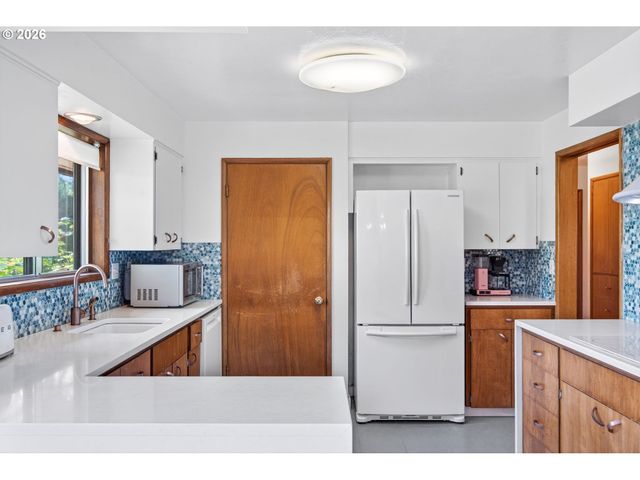 504 MEADOW VIEW Rd, Forest Grove, OR 97116