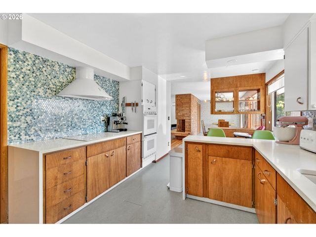 504 MEADOW VIEW Rd, Forest Grove, OR 97116