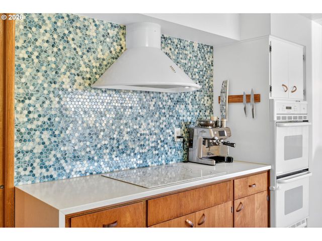 504 MEADOW VIEW Rd, Forest Grove, OR 97116