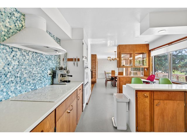 504 MEADOW VIEW Rd, Forest Grove, OR 97116